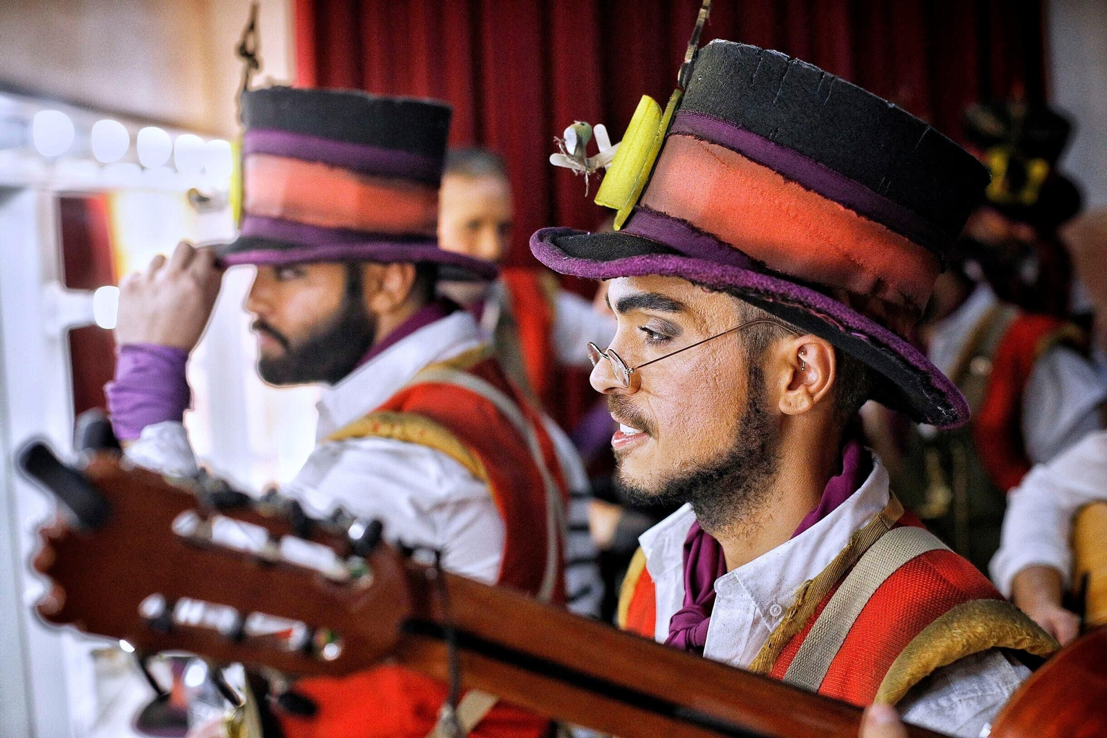 Comparsa 'El paseíto' en camerinos.