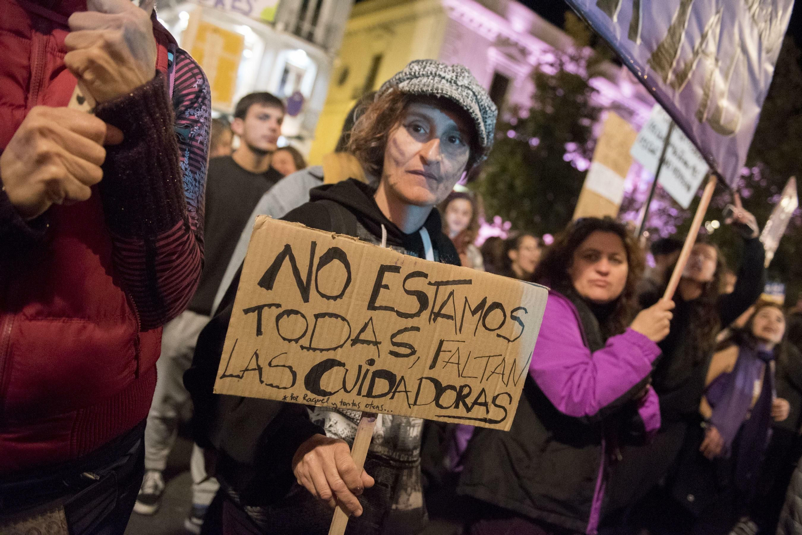 Granada se tiñe de morado con la ola feminista