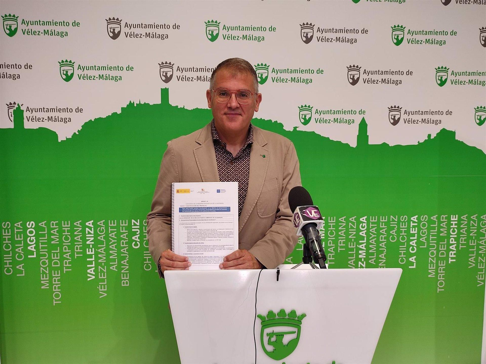 El concejal de Comercio, José María Domínguez, presenta la propuesta.