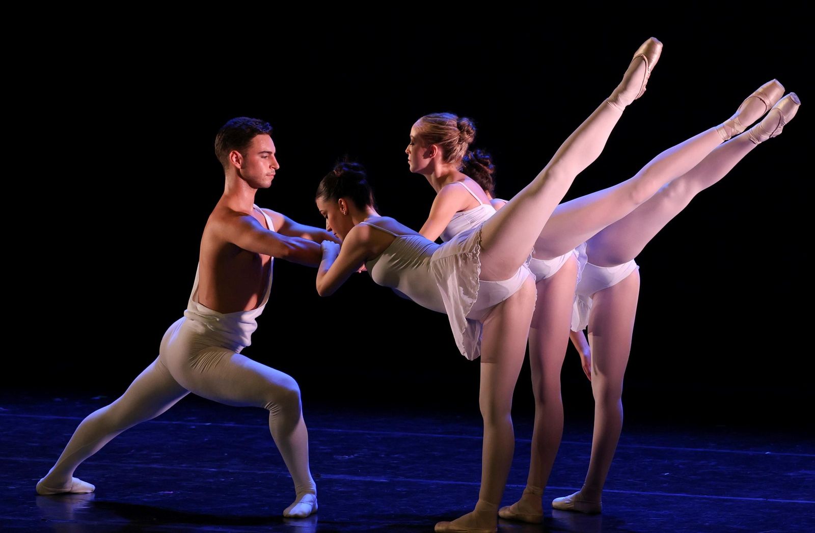 La danza alza el vuelo en el Conservatorio Ángel Pericet de Málaga, en imágenes