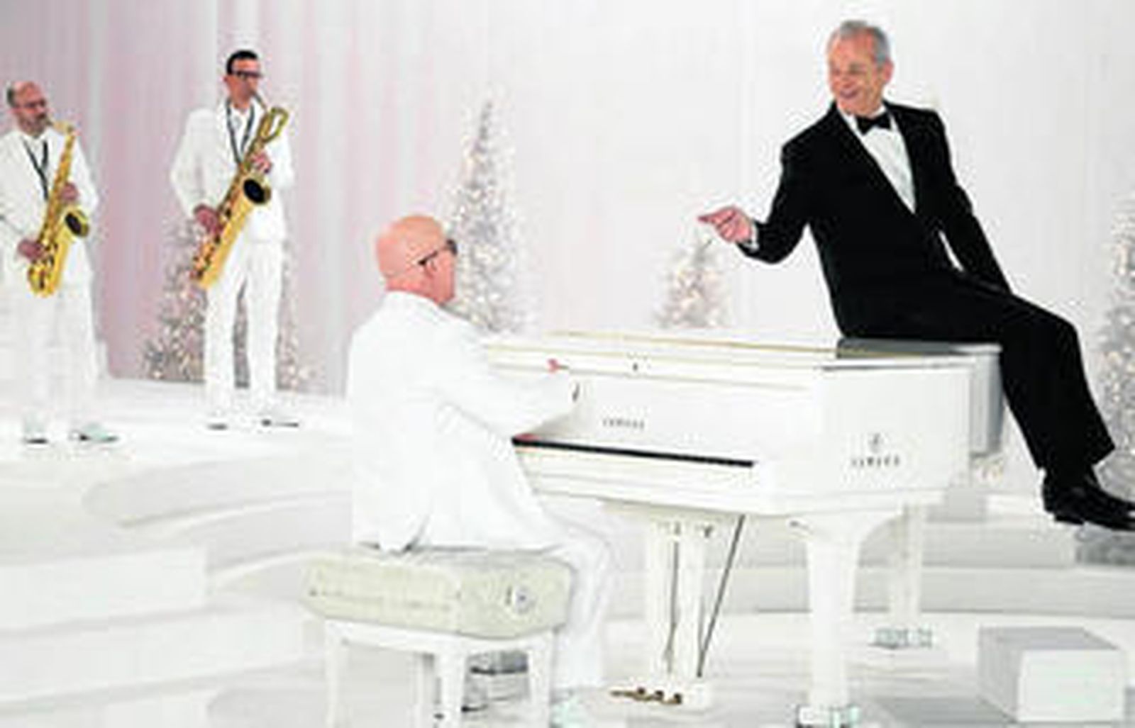 Murray interpreta 'Christmas Blues' como arranque de las numerosas actuaciones musicales de este especial.