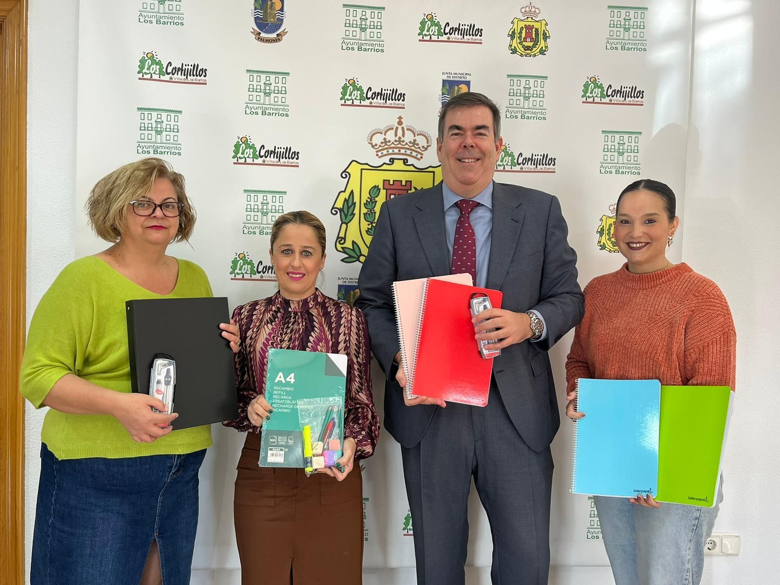 El acto de entrega de material de La Caixa en Los Barrios.