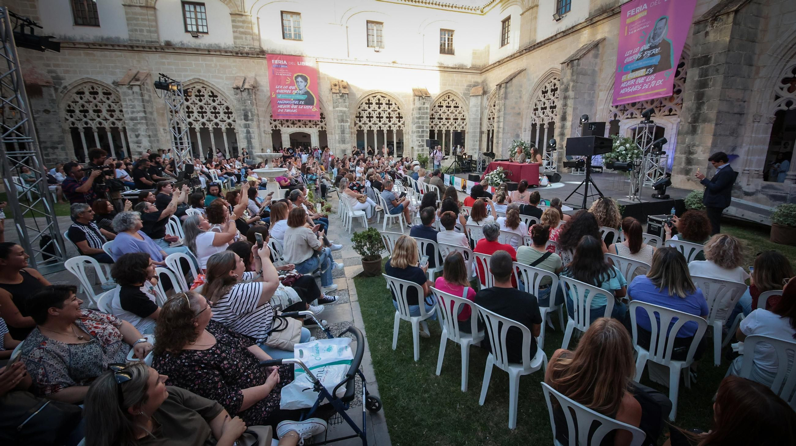 Imágenes del primer día de la Feria del Libro de Jerez