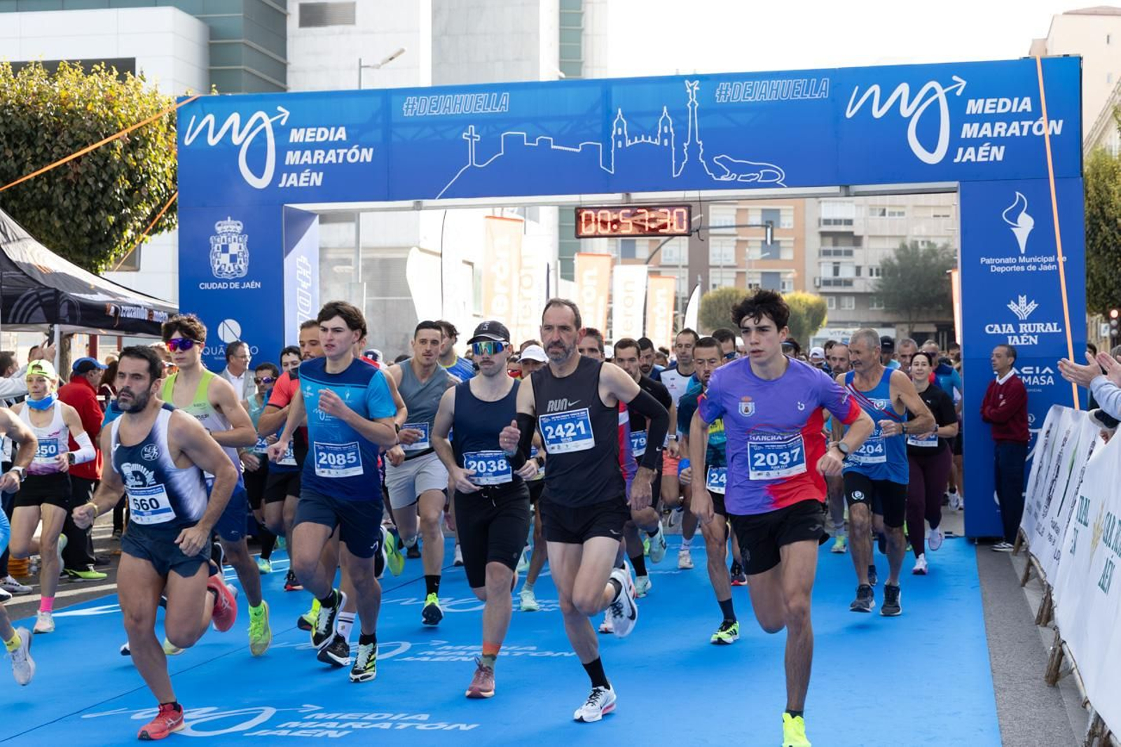 En imágenes: multitudinaria e histórica XXIX Media Maratón 'Ciudad de Jaén' y 10k en memoria de Paco Manzaneda