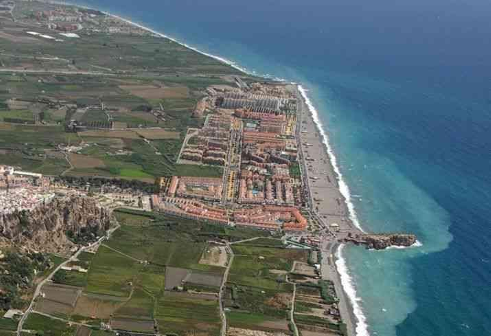 Muere un joven ahogado en la localidad granadina de Salobreña Muere un joven ahogado en la localidad granadina de Salobreña