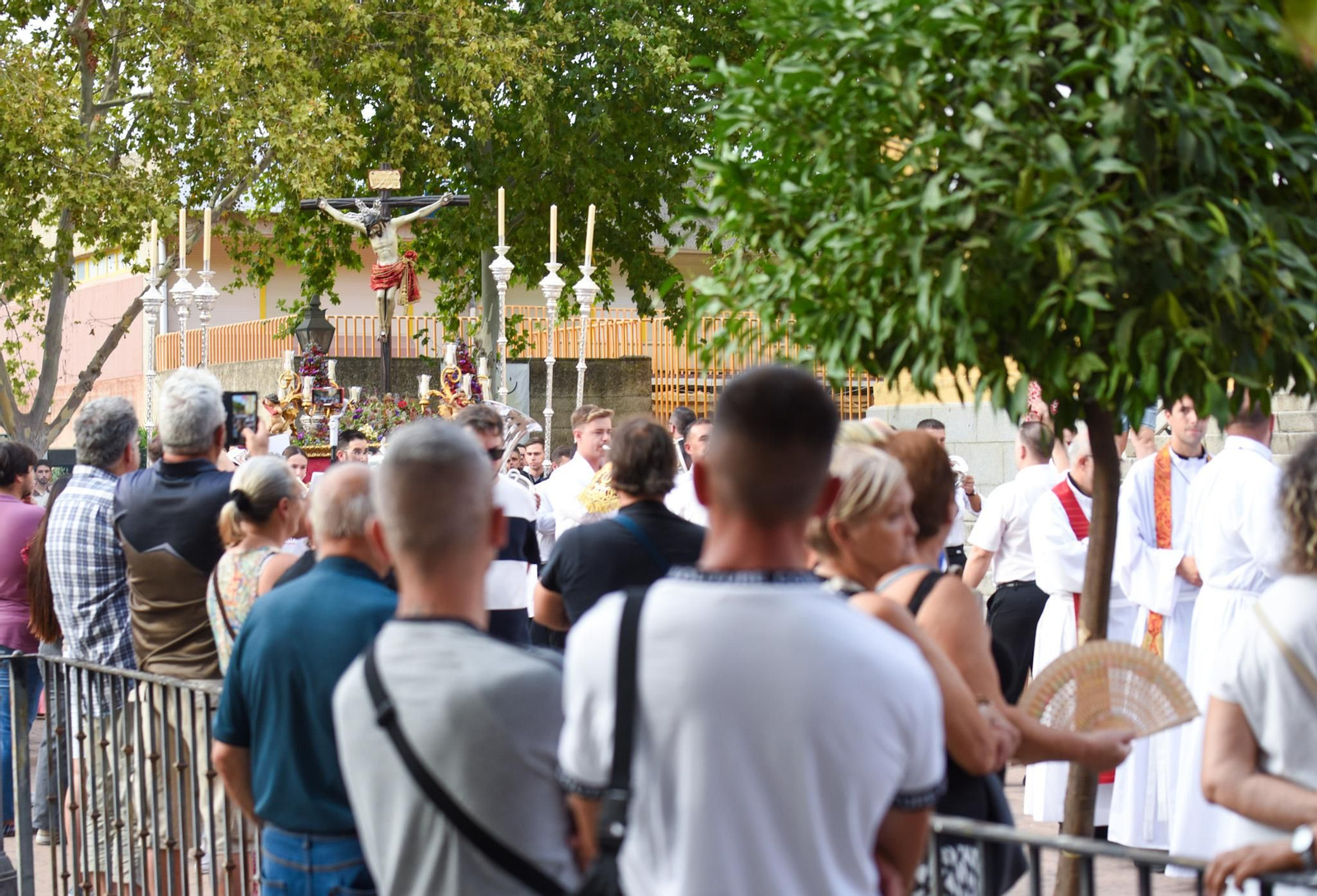 El vía crucis misionero del Cristo del Amor, en imágenes