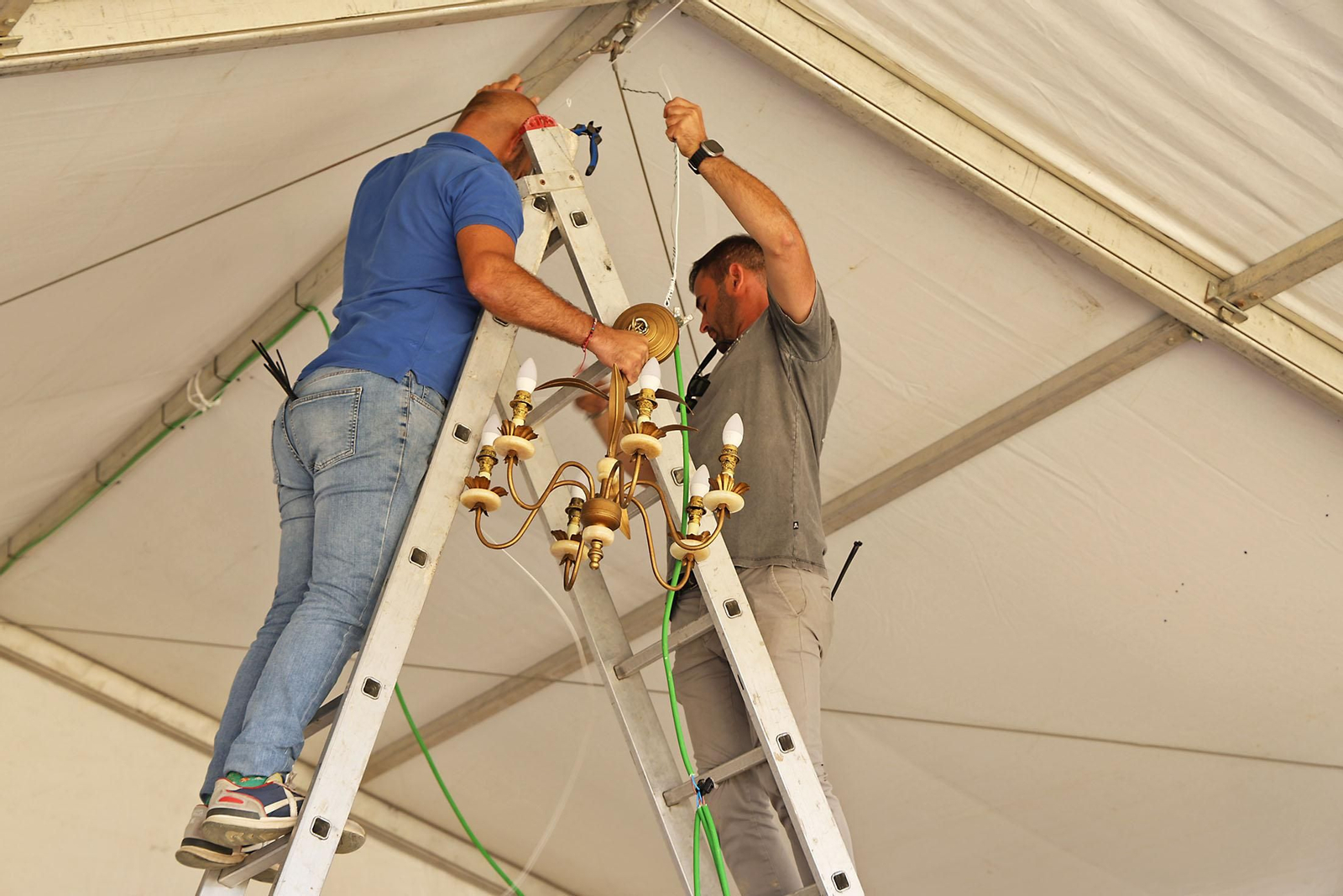 Pistoletazo de salida para la Feria de Otoño y del caballo de Huelva con el montaje de las casetas