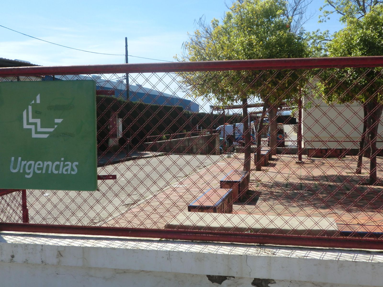 Entrada a las Urgencias del centro de salud de Palma del Río.