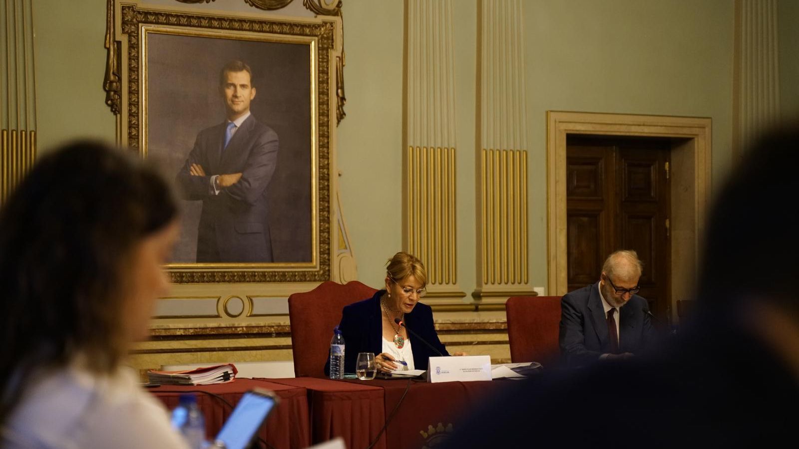 La alcaldesa, Pilar Miranda, en la sesión plenaria de este viernes.