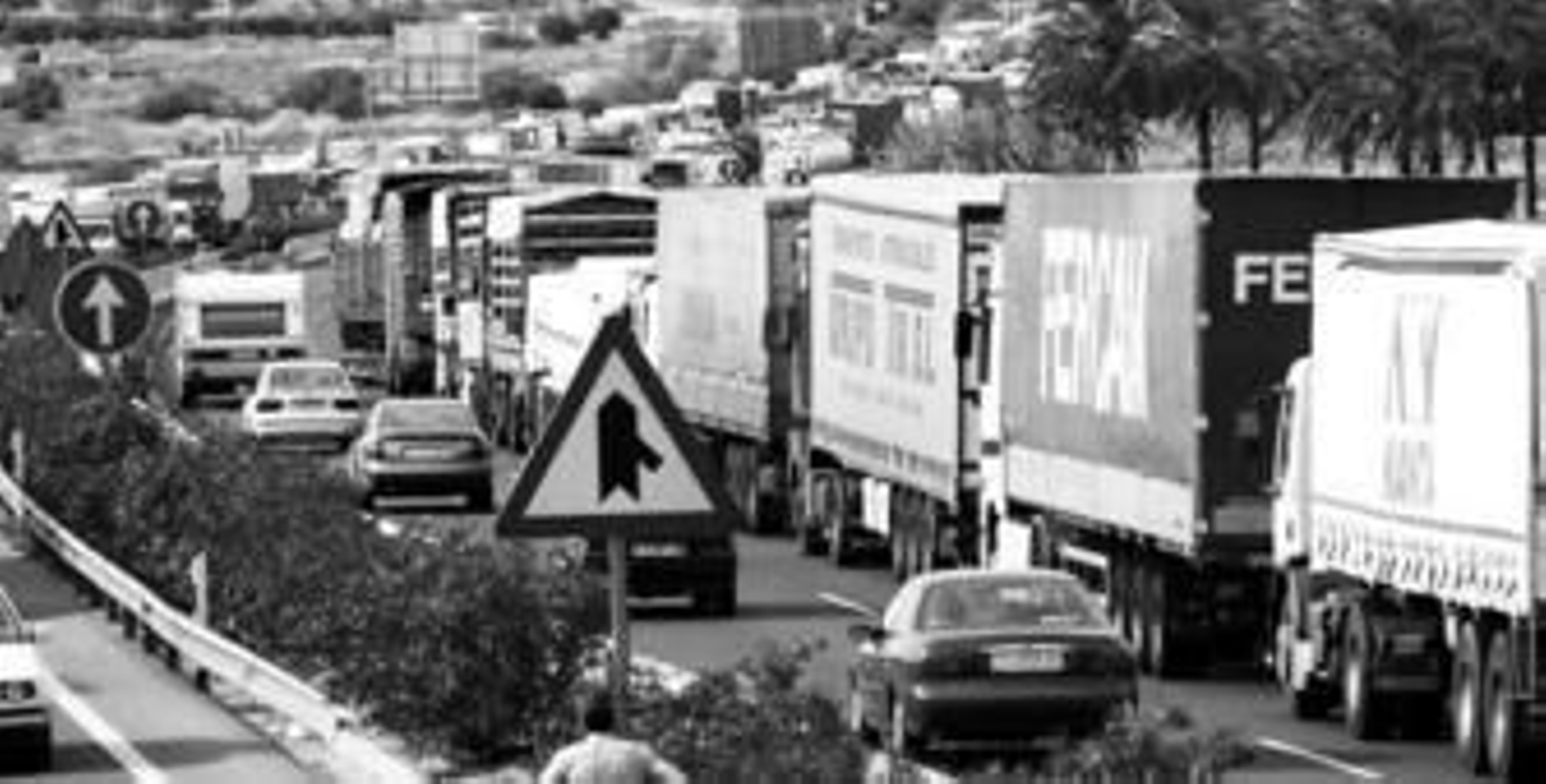 Los camiones colapsan las principales carreteras en una huelga anterior del transporte.