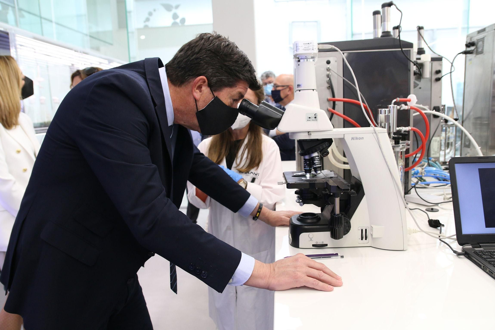 Fotogalería de la visita de Juan Marín a Kimitec, al PITA y a Unica Group