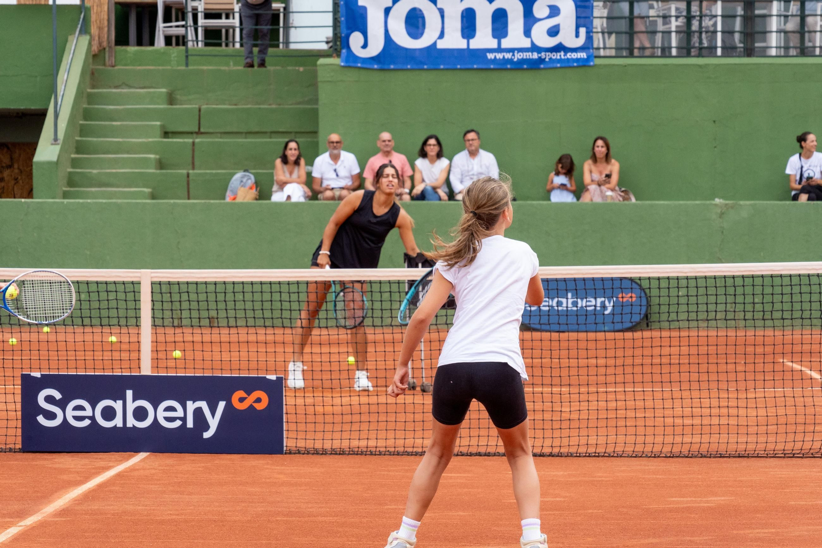 Imágenes del Clinic con Paula Badosa, Jessica Bouzas y los alumnos de la escuela del Real Club Recreativo de Tenis de Huelva  