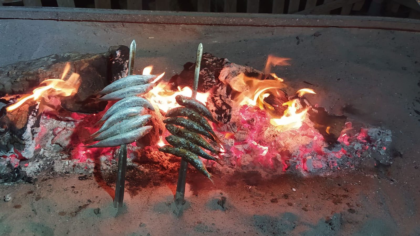 La brasa del chiringuito El Poniente