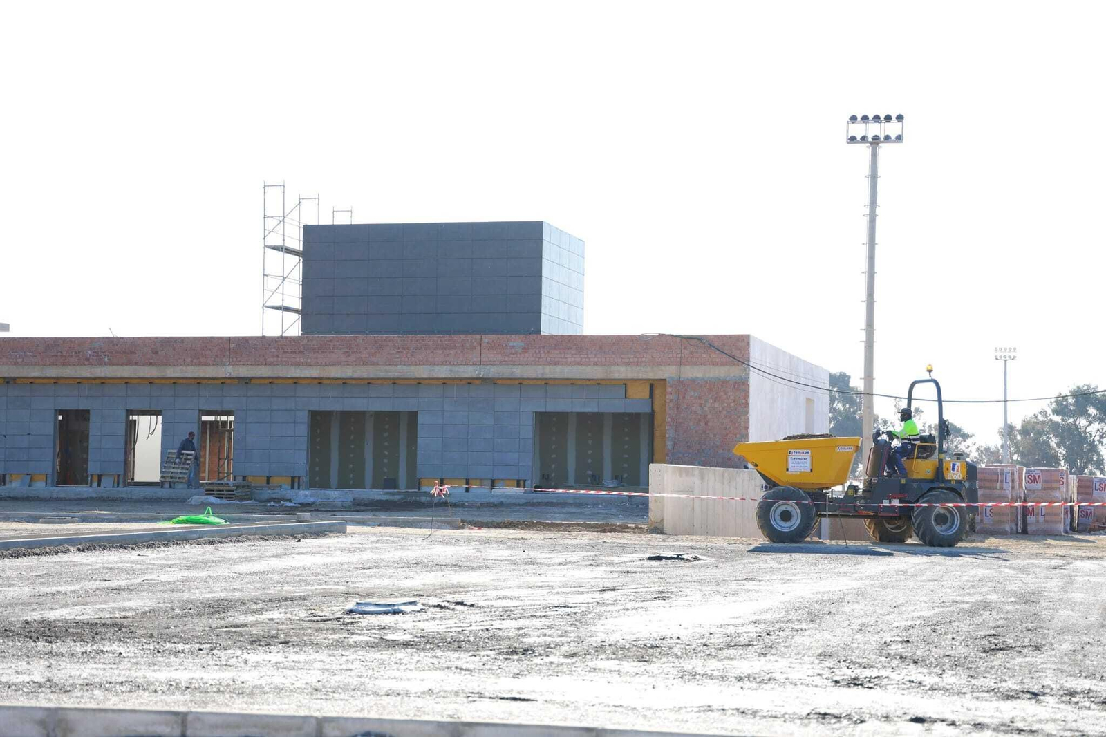 El campo de la ciudad deportiva de Arraijanal ya luce visera