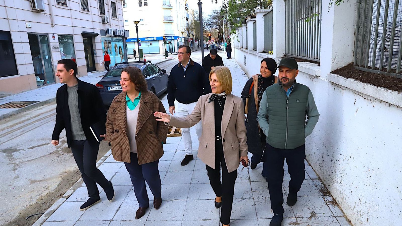 Visita de la alcaldesa y los delegados municipales a la calle Santo Domingo de Jerez.