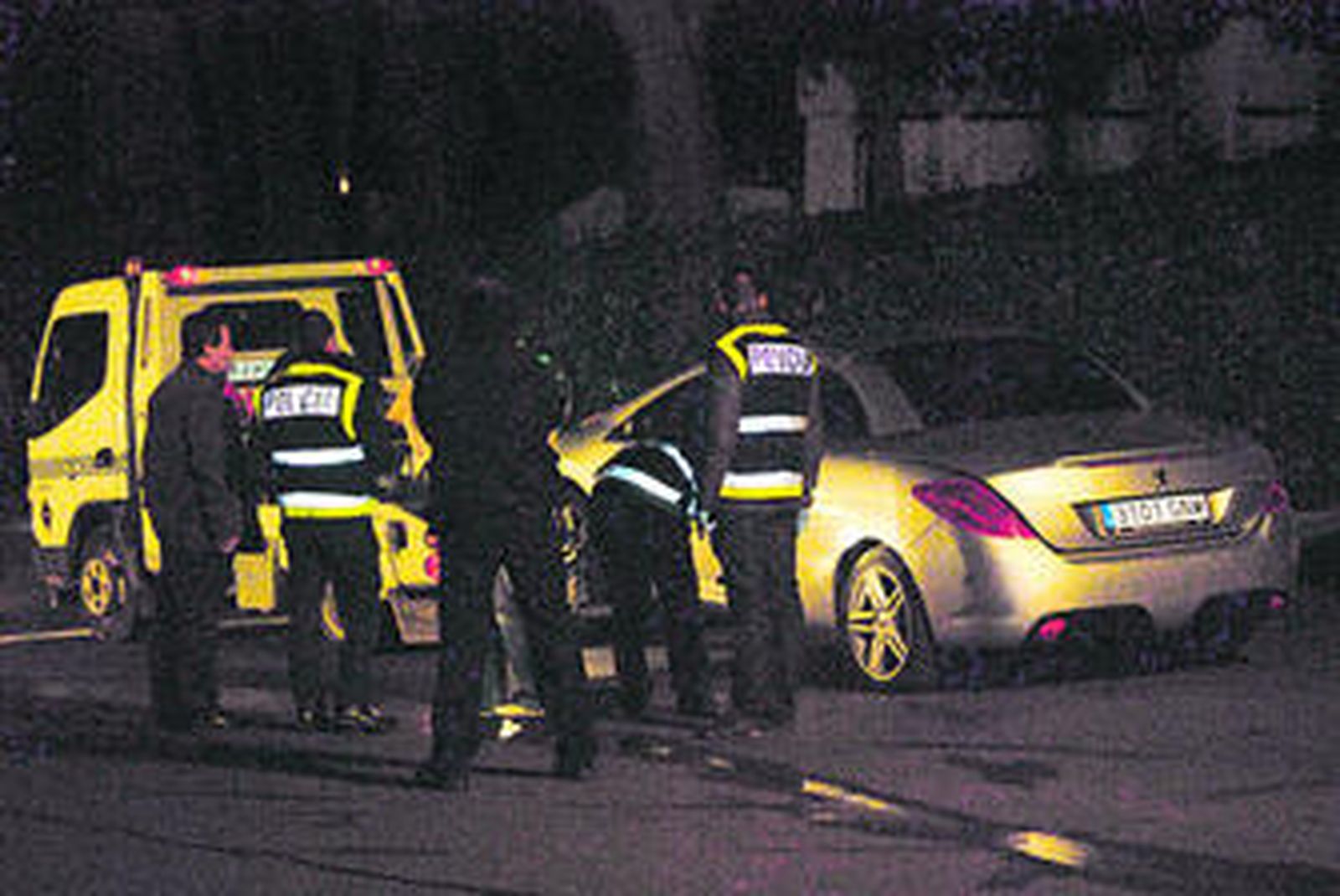 Policías durante su intervención del pasado martes.