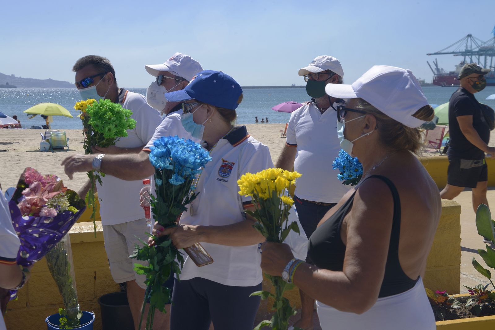 Fotos de la ofrenda a la Virgen de la Plama en El Rinconcillo
