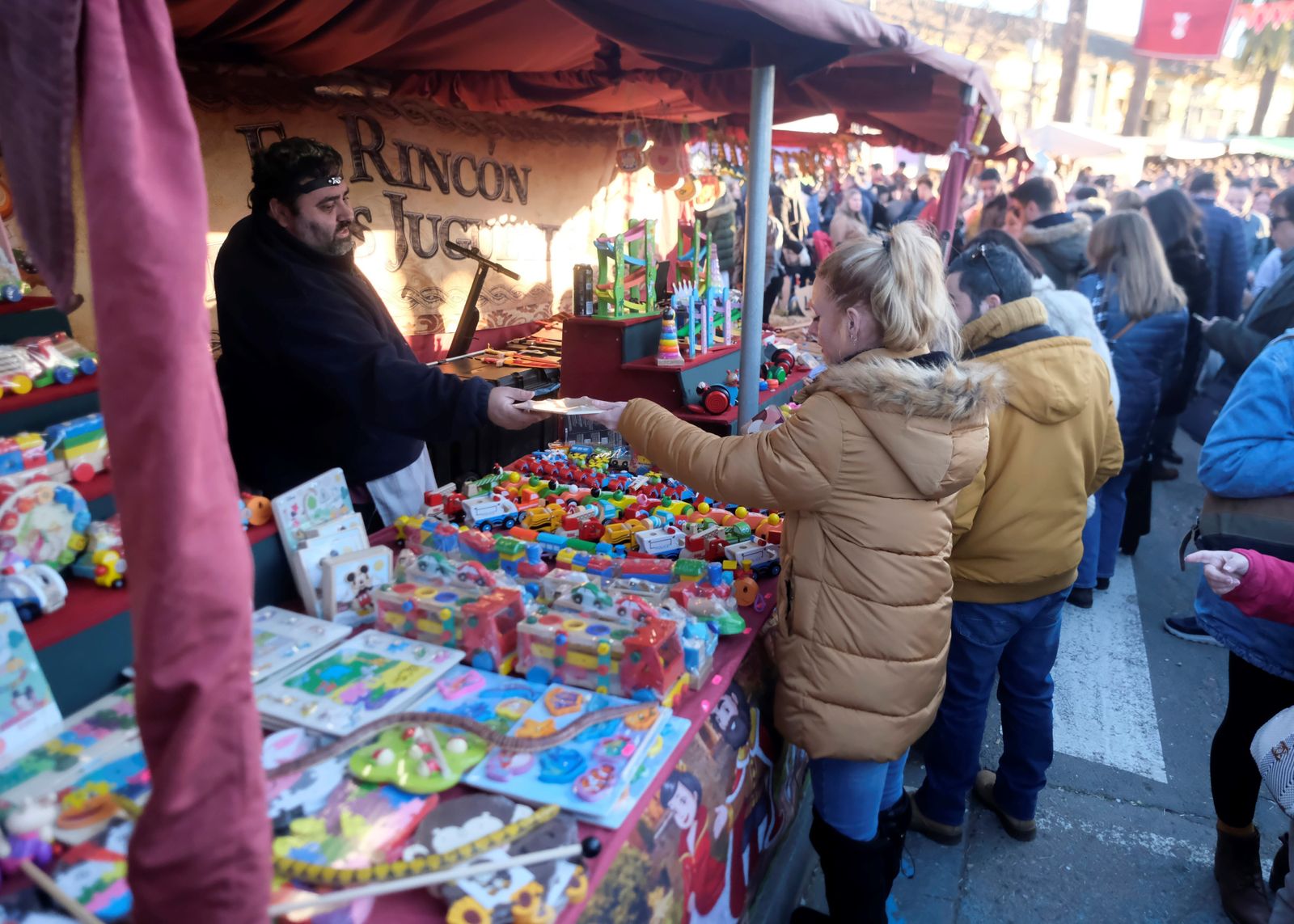 Segunda jornada del Mercado Medieval de Córdoba, en fotografías