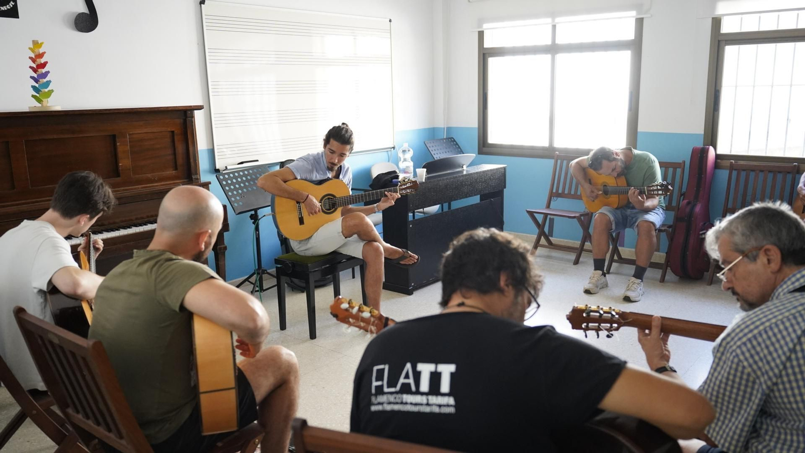 Fotos de las clases de flamenco de Flamenco Tours en la escuela Sánchez Verdú de Algeciras