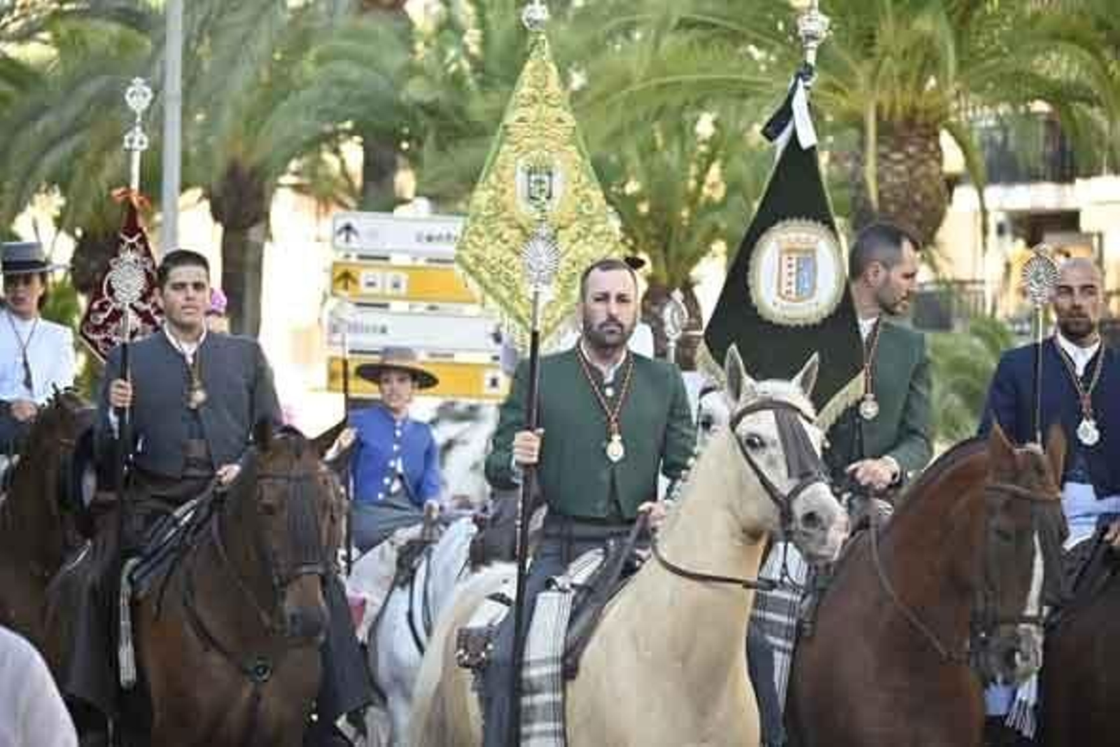 Las mejores imágenes de los peregrinos en la salida de Emigrantes