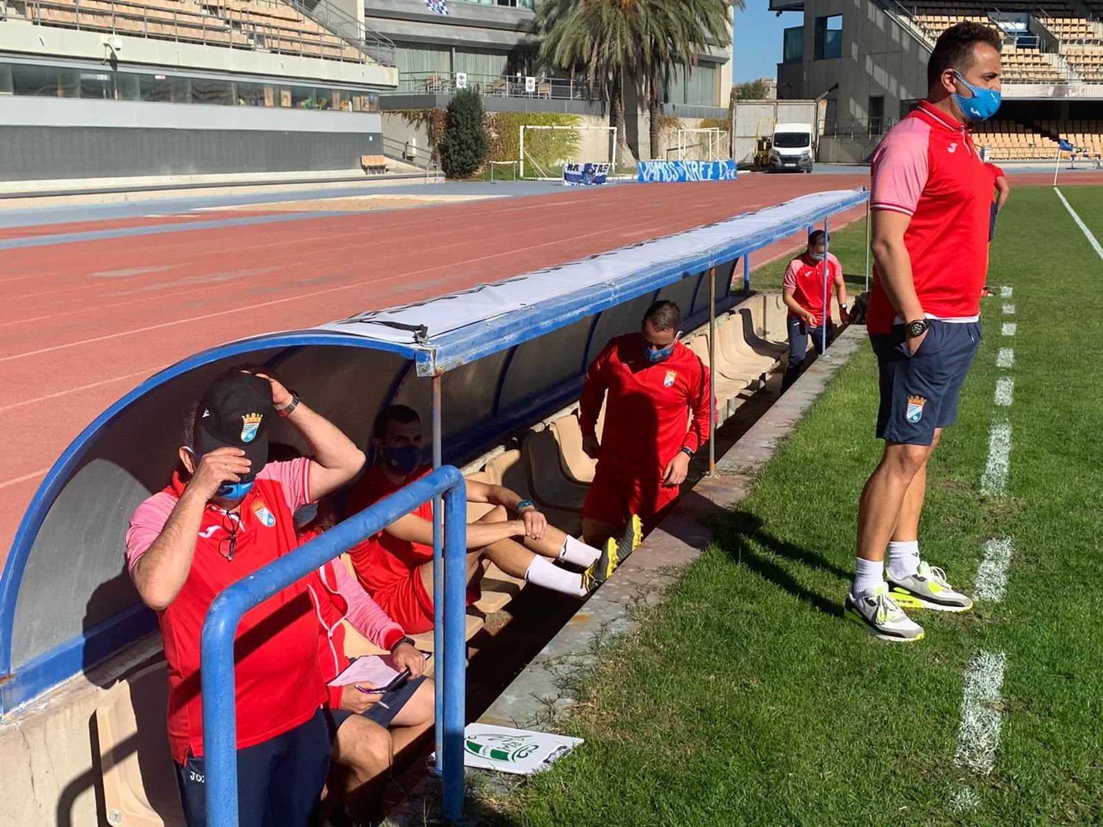 Joaquín Poveda, en el banquillo de Chapín.