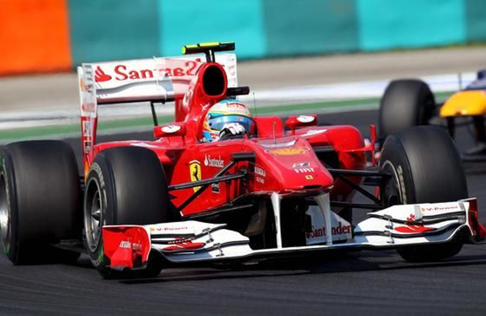 Fernando Alonso acaba segundo por detrás de Webber en el Gran Premio de Hungría. / EFE