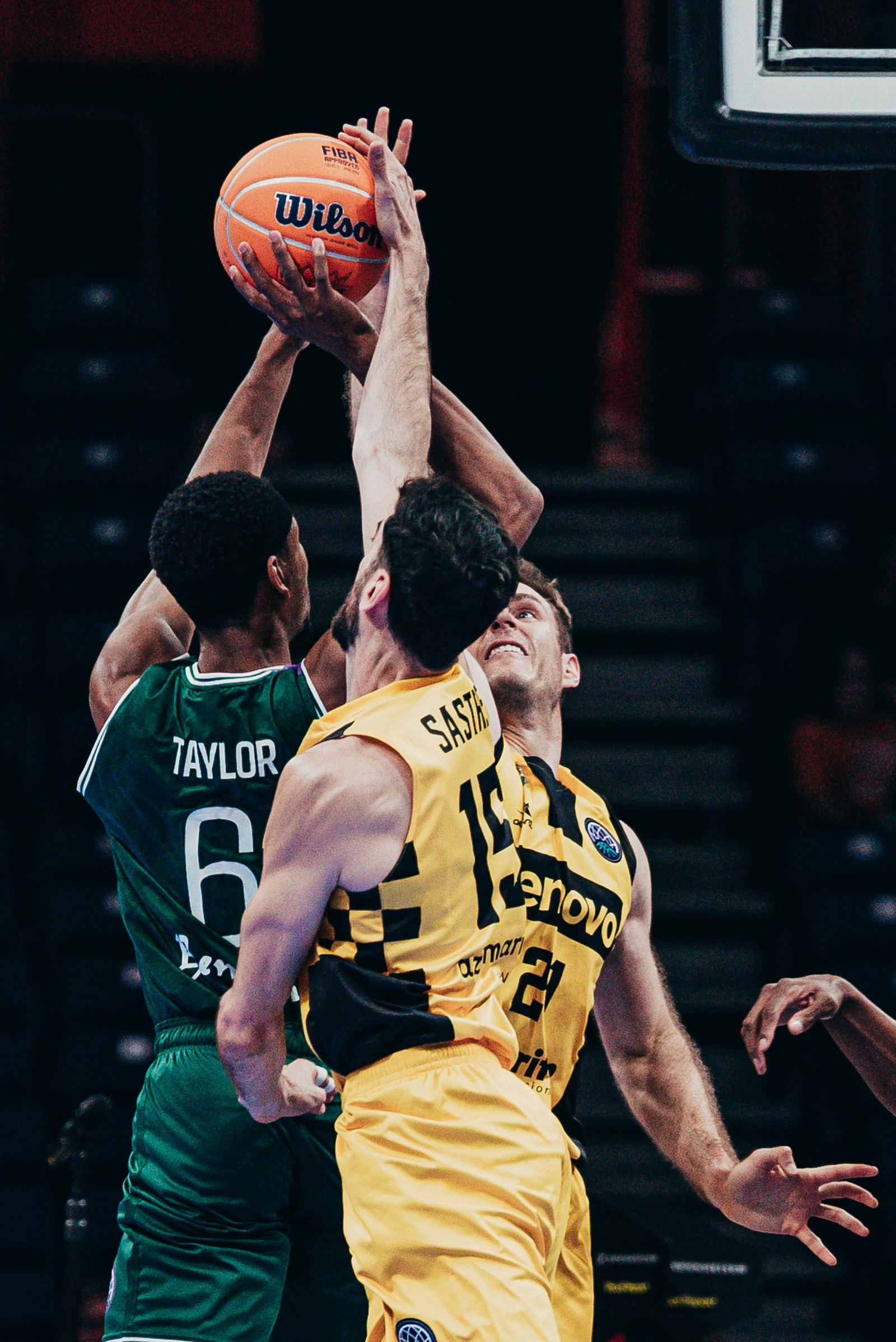Las fotos de la final de la BCL entre Lenovo Tenerife y Unicaja Baloncesto