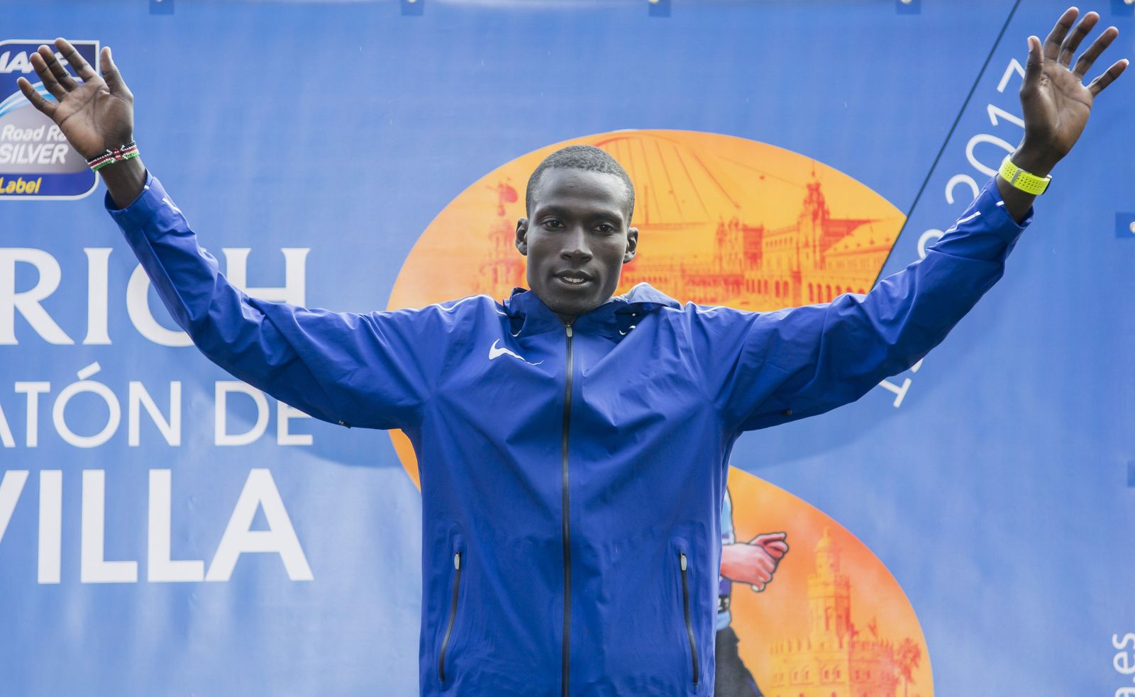 Las imágenes del Zurich Maratón de Sevilla.