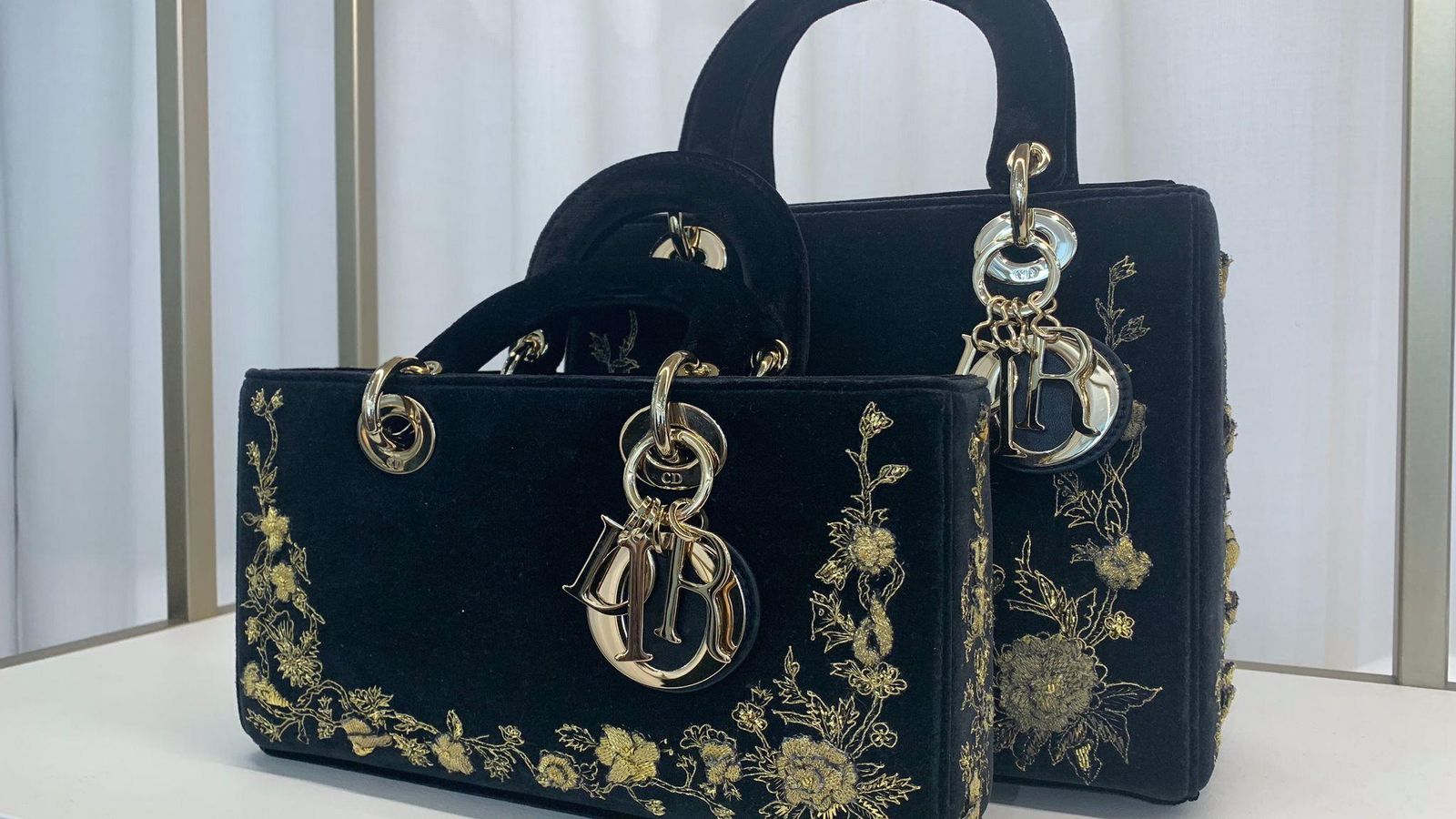 El famoso bolso lady Dior, con bordados de Jesús Rosado.