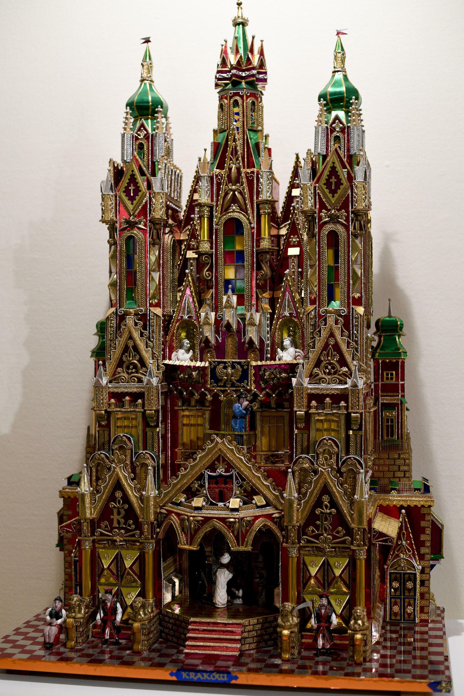 Así son los 130 belenes del mundo de Puerta Real en Granada