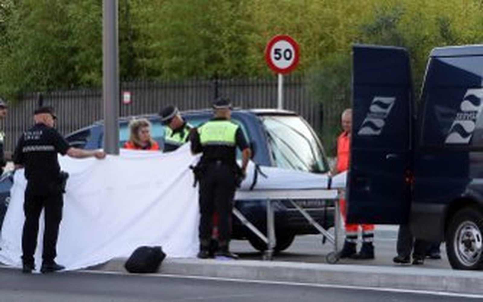 Fallece un motorista al chocar contra una farola en Reina Sofía