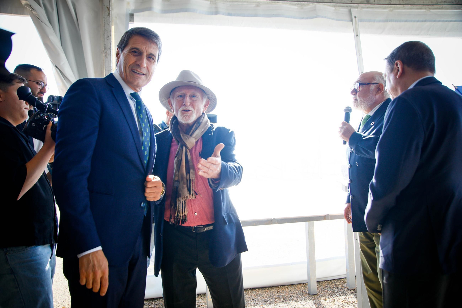 El ministro de Agricultura, Pesca y Alimentación, Luis Planas visita una de las balsas de la CUNC, en imágenes