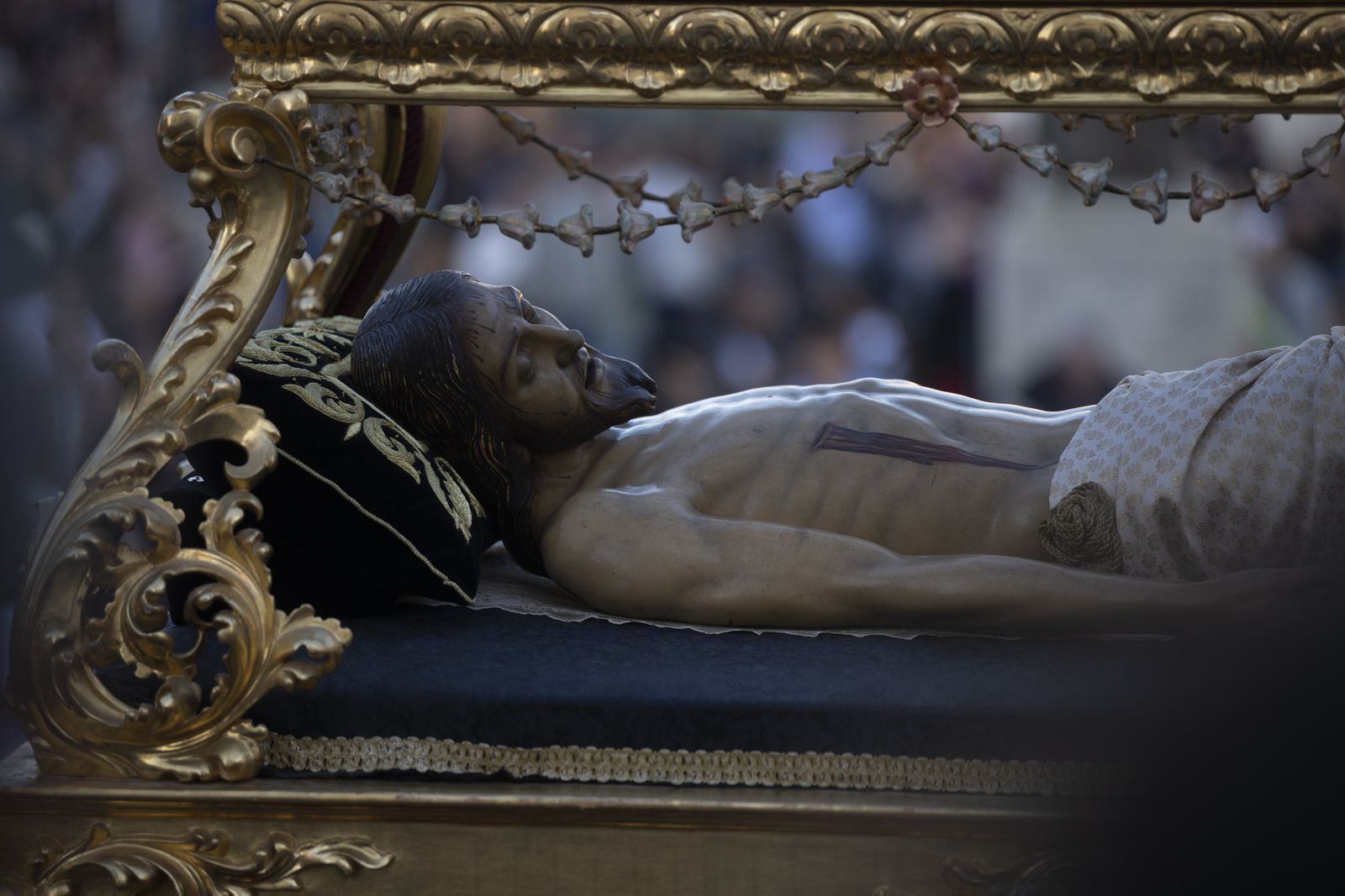 La Hermandad del Santo Entierro de la Semana Santa de Huelva 2023, en imágenes