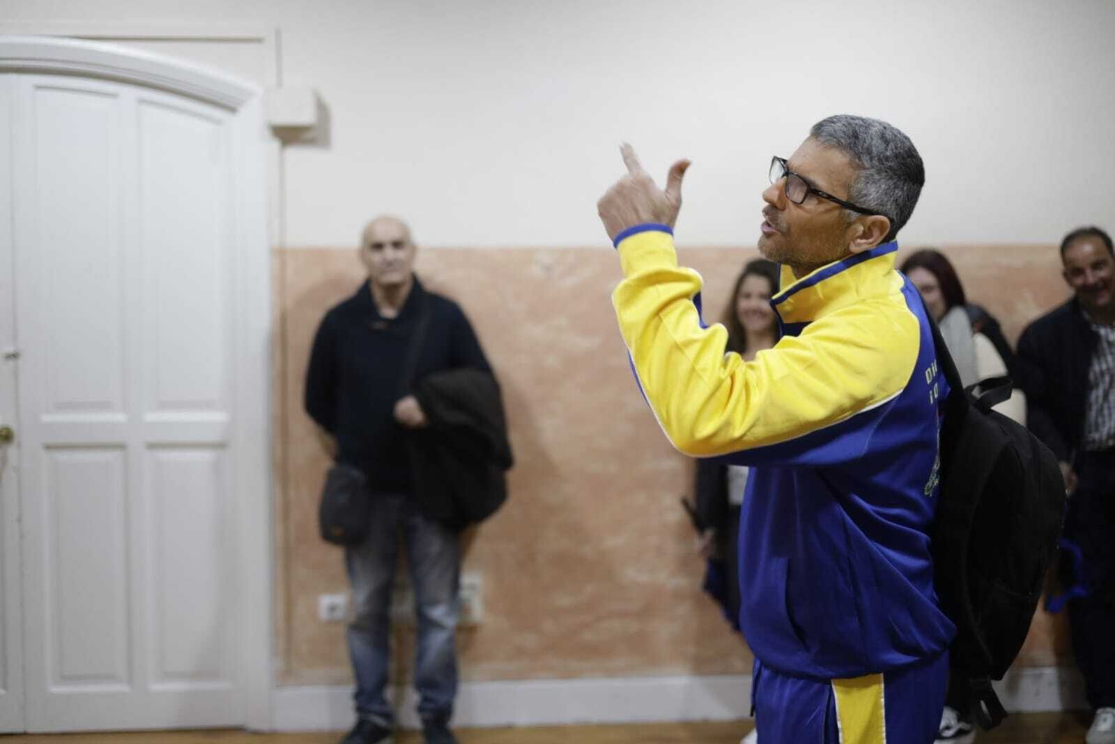 Chirigota 'Dios mío qué tarde!!!' en camerinos