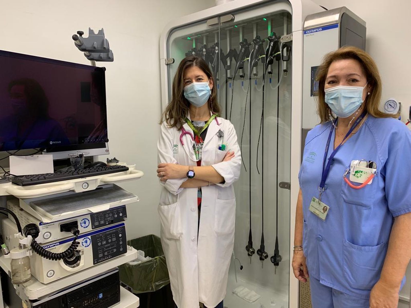 La doctora Yolanda Castillo junto a la enfermera referente Milagros Gordillo.