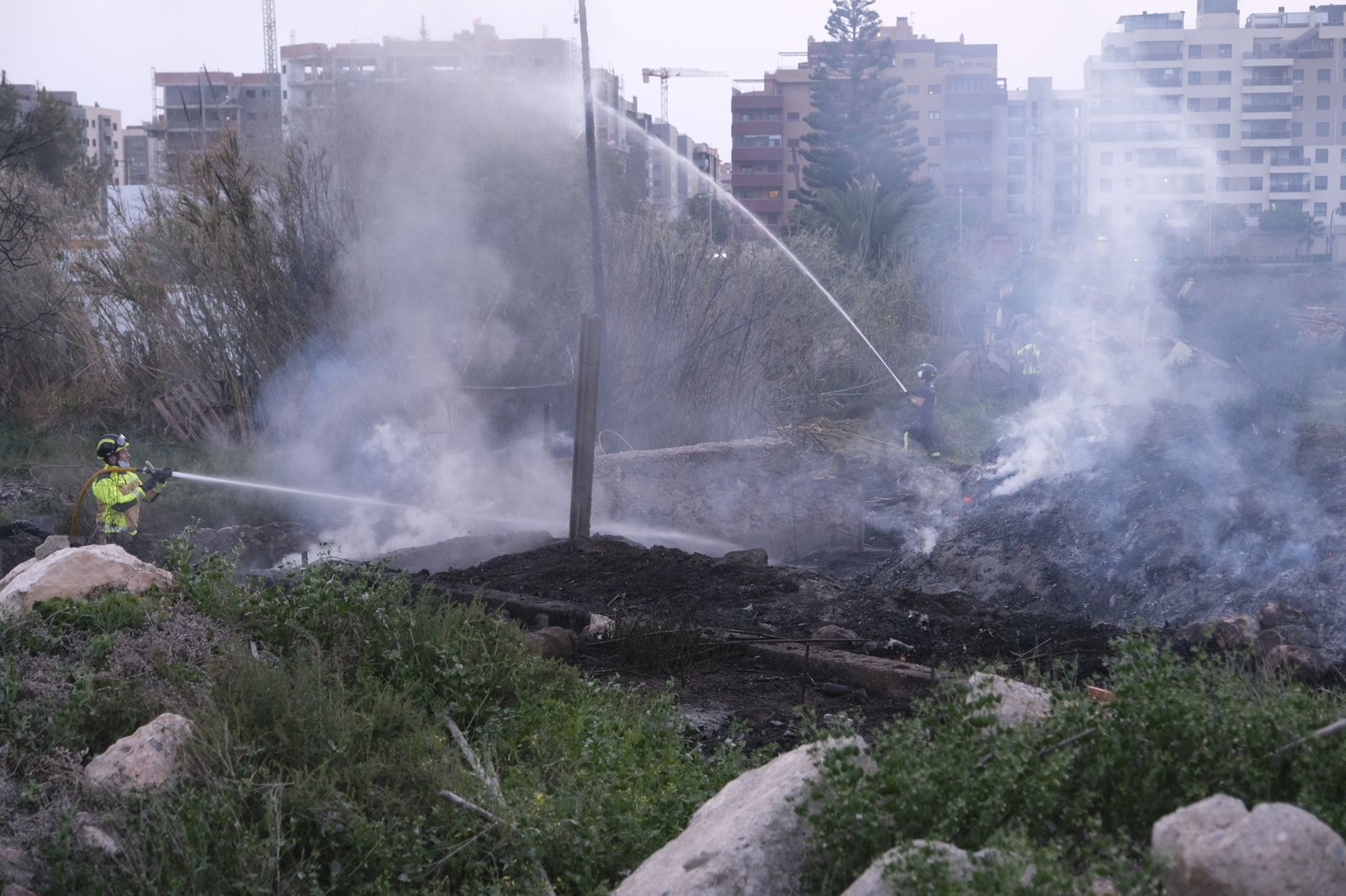 Fotogalería incendio descampado Vega de Acá. Almería