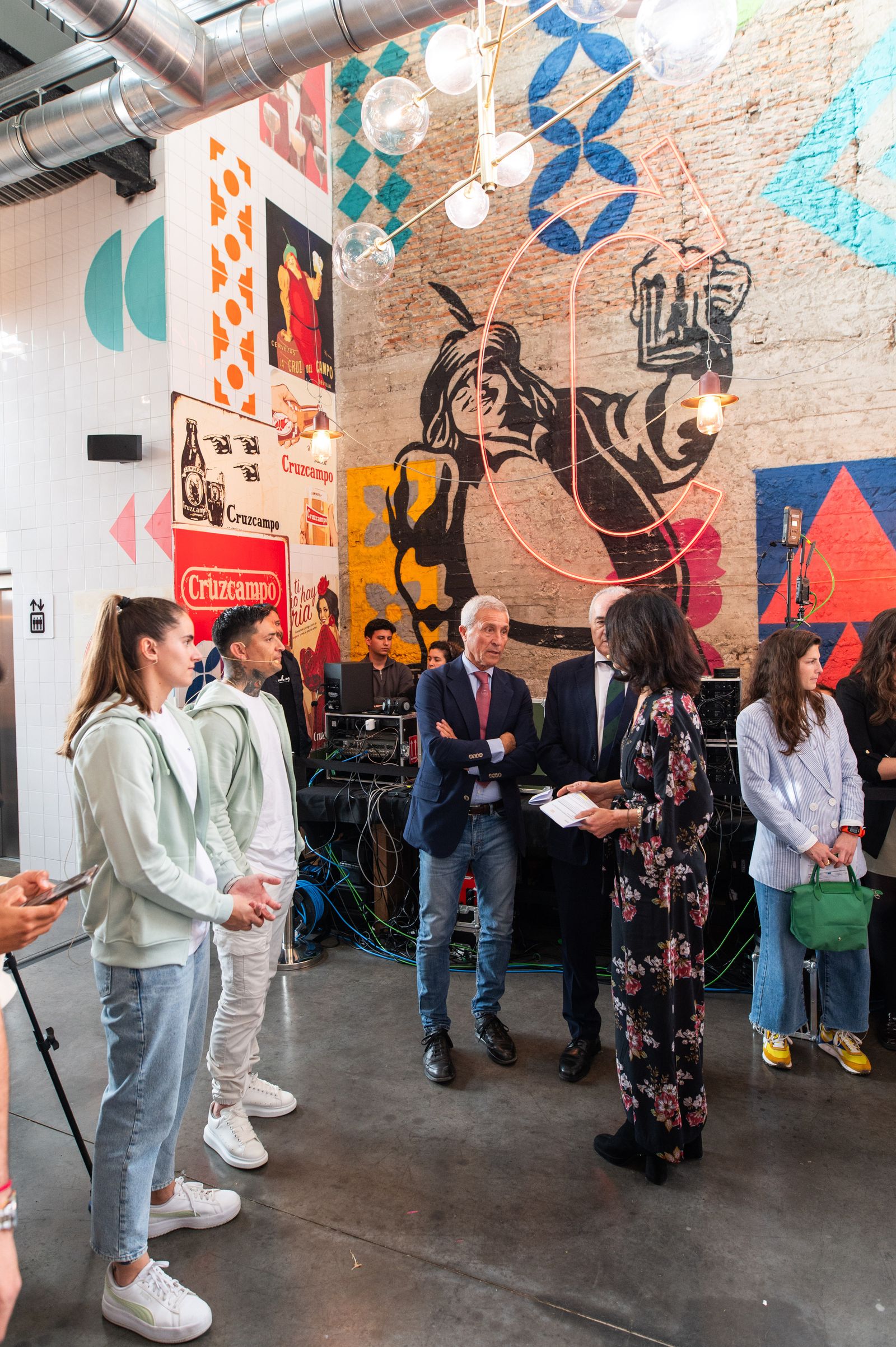 Las fotos de jugadores del Betis y del Sevilla en la Cruzcampo