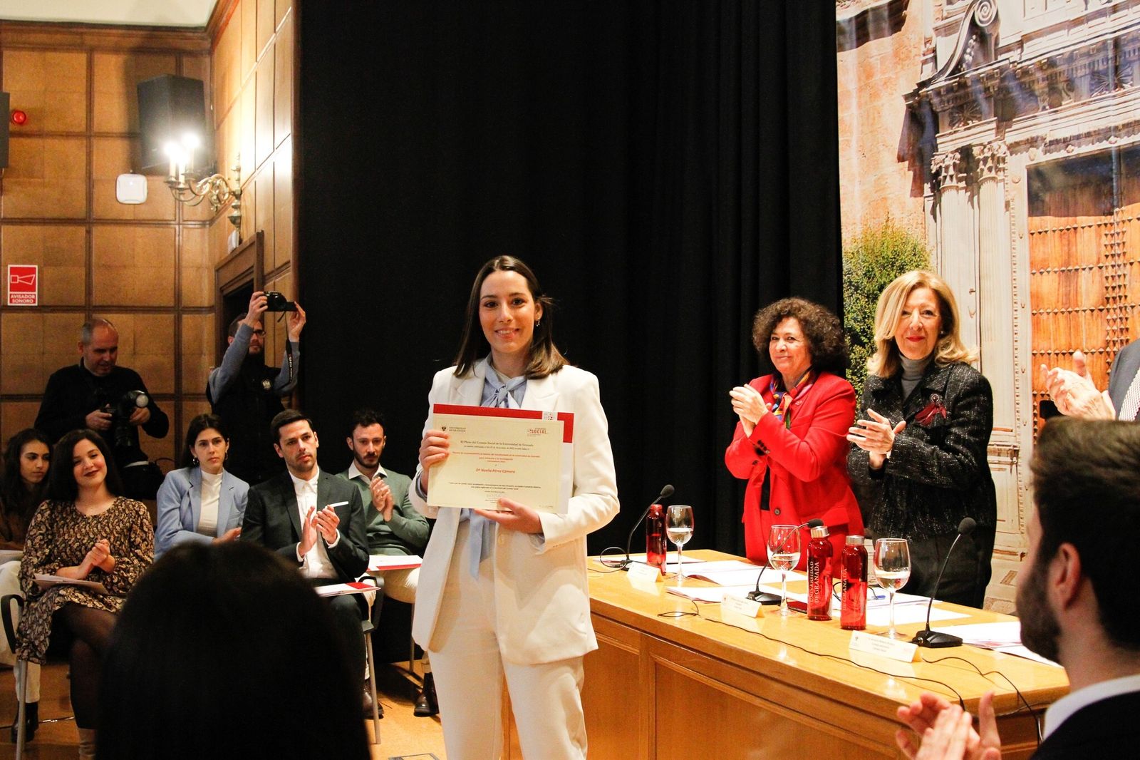 Noelia Pérez, tras recoger el premio en el que hizo público su caso.