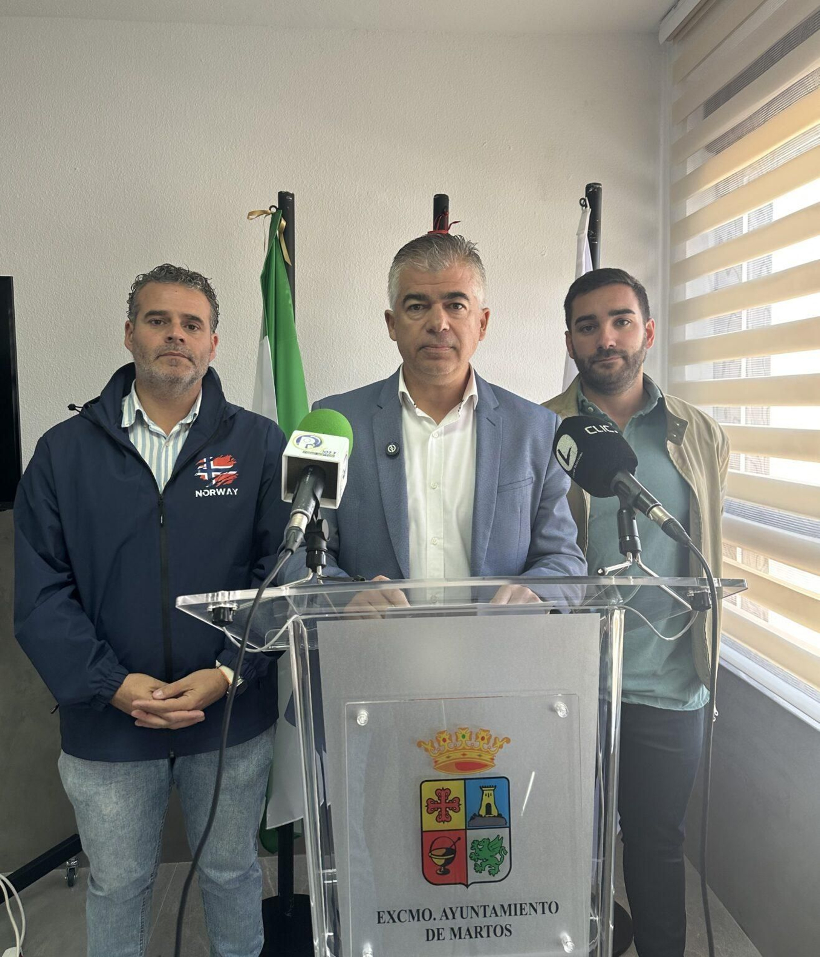 El alcalde de Martos en rueda de prensa.