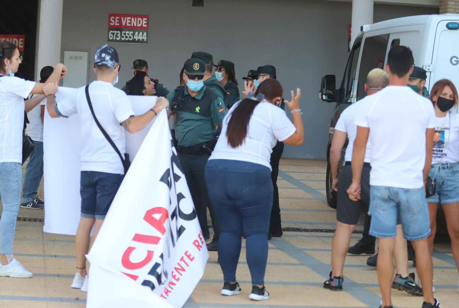 Imágenes de la llegada al juzgado de Ayamonte de uno de los principales imputados del crimen de Cartaya