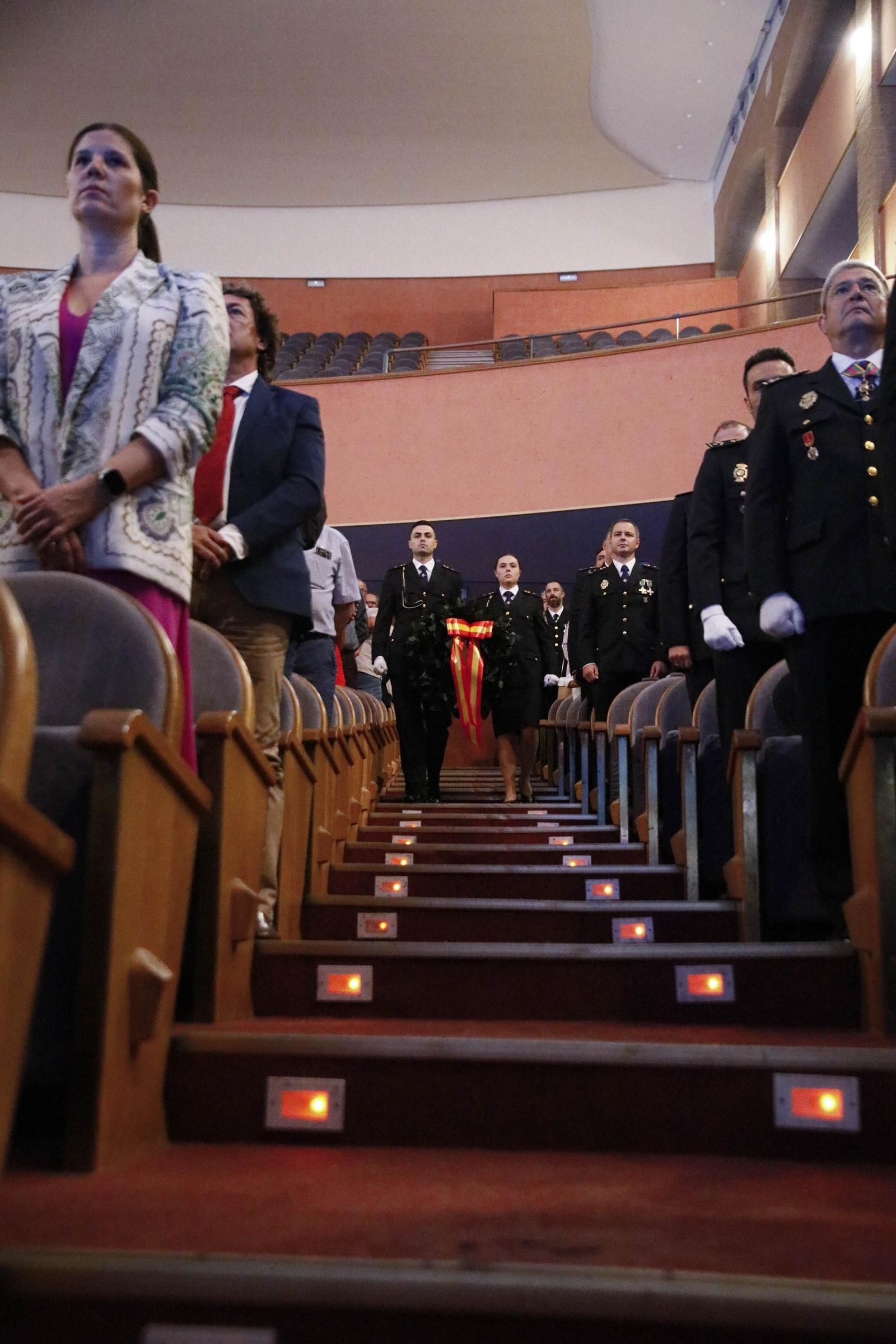 Las imágenes de la celebración del Patrón de la Policía Nacional en Almería, los Santos Ángeles Custodios