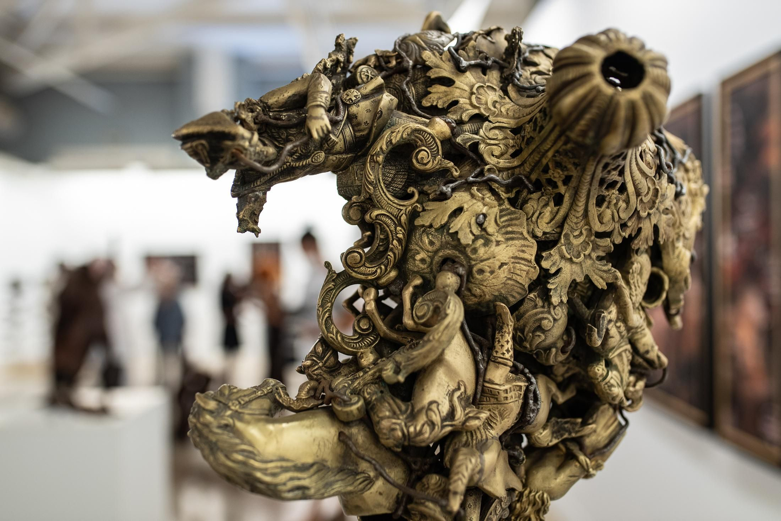 La inauguración de la exposición 'Escultura liberada. Intérpretes de la materia con Venus Petróleo' en imágenes