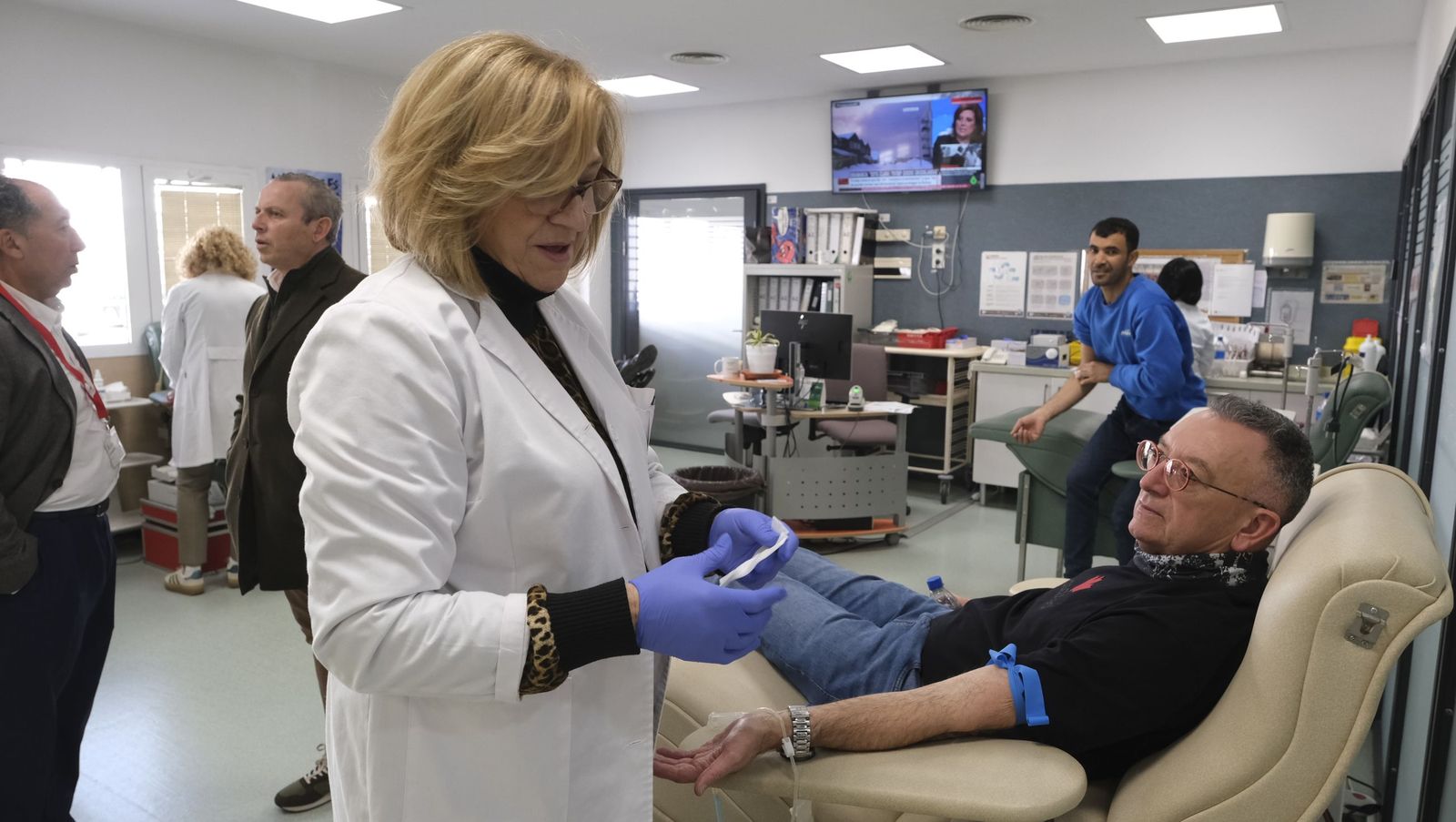Haz una buena obra y dona sangre, te esperan en el Hospital Torrecárdenas, en imágenes