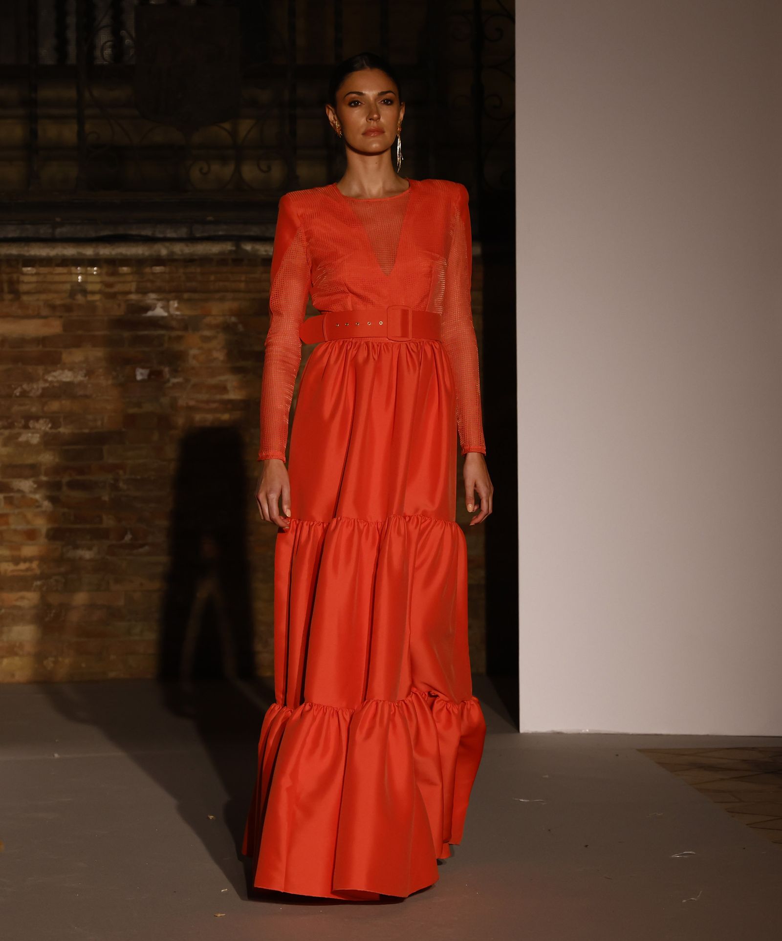 Las tendencias en vestidos de novia e invitada de la pasarela SIQ, en fotos