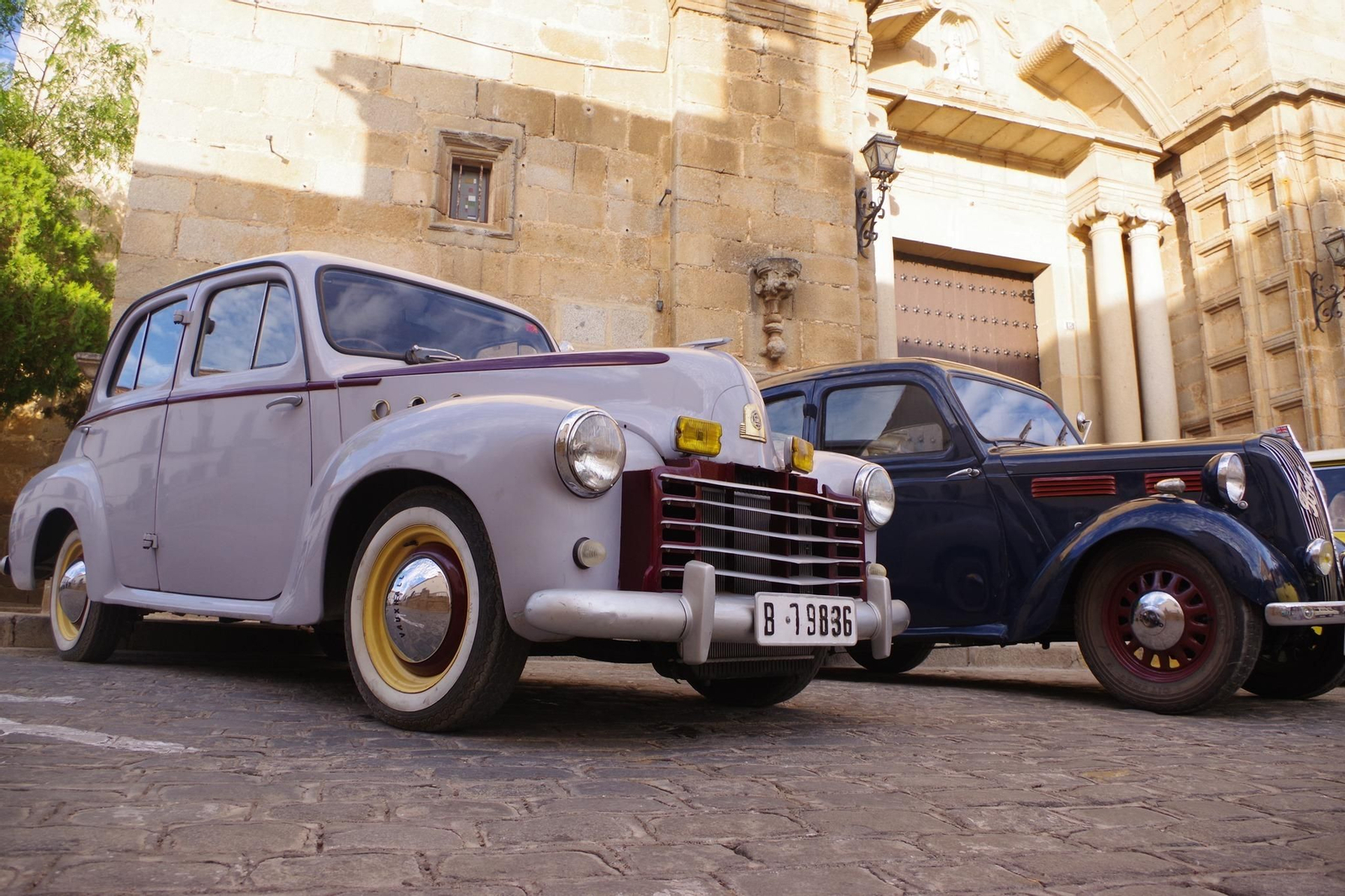 La gran exposición de coches clásicos de Belalcázar, en fotografías