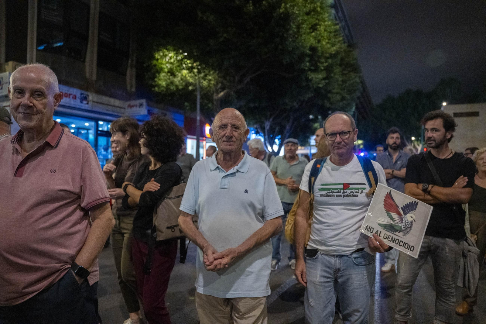 La Plataforma Almería por Palestina se manifiesta por la situación en Gaza, en imágenes