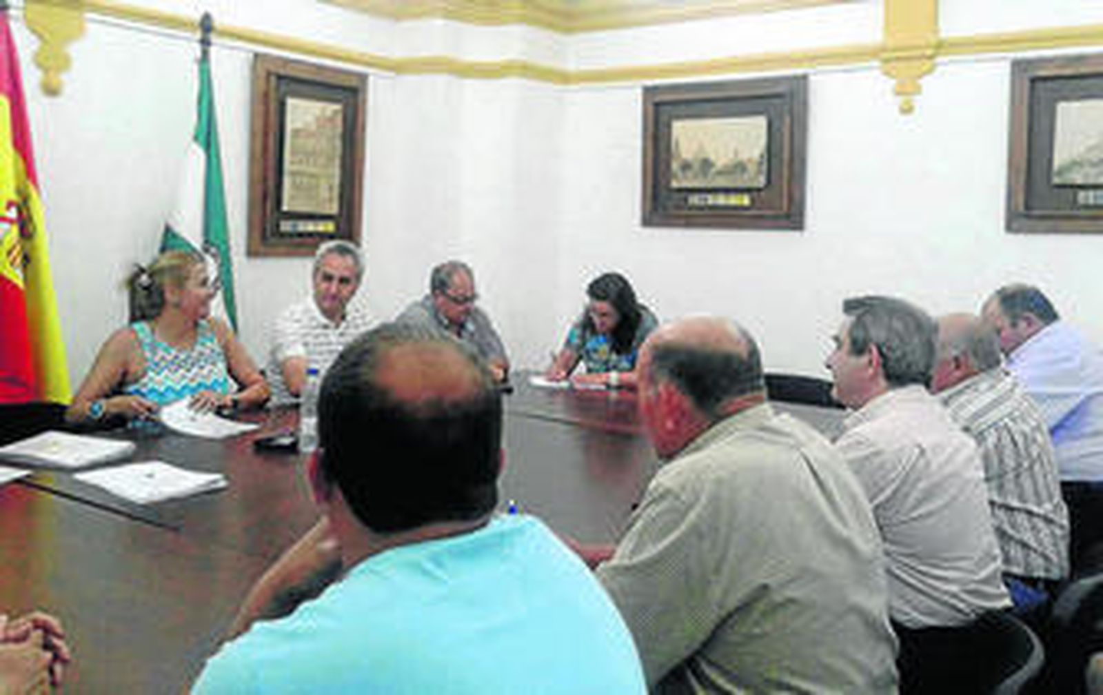 Un momento de la firma de los proyectos.