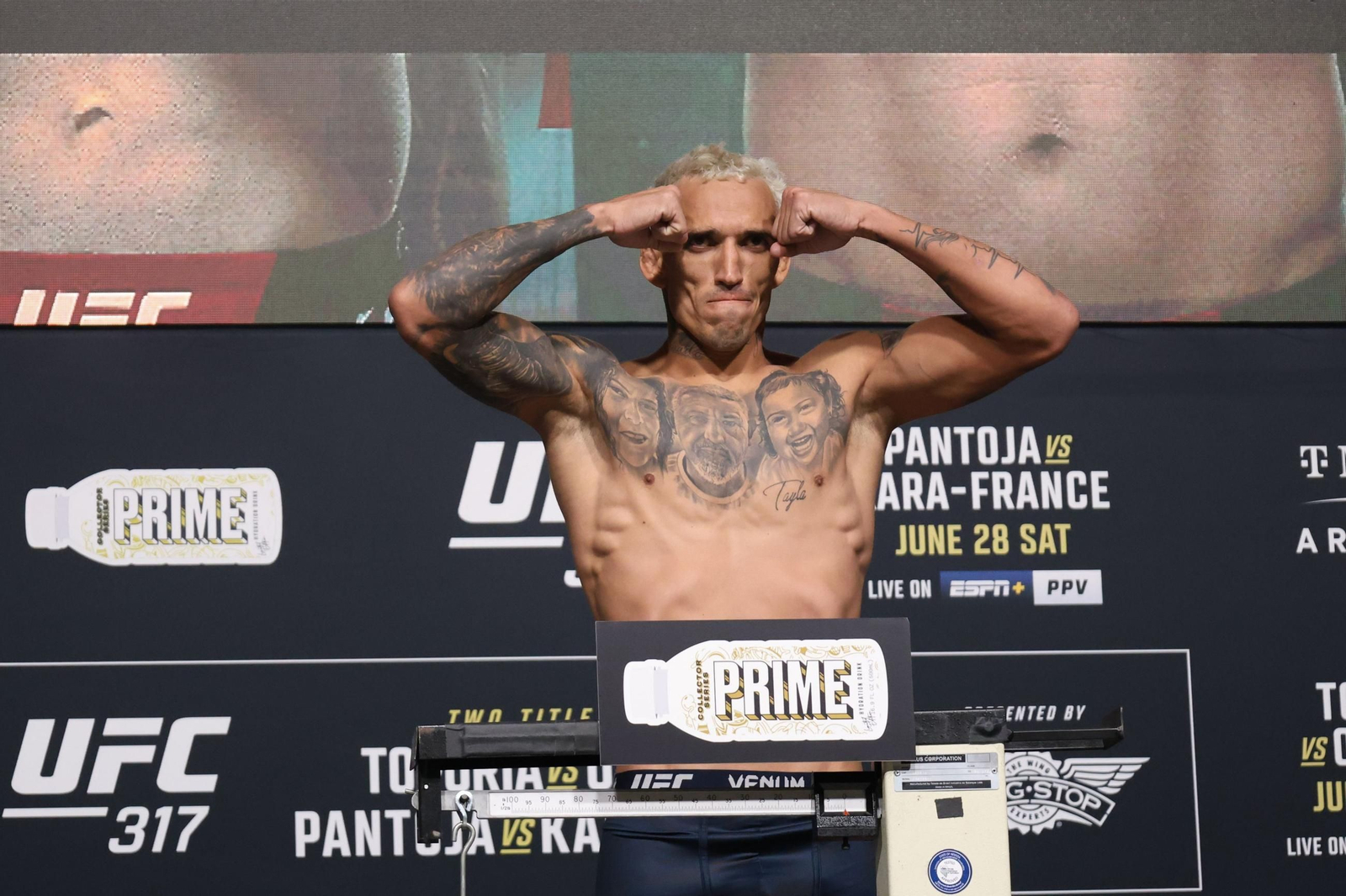 Las fotos del triunfo de Topuria ante Oliveira