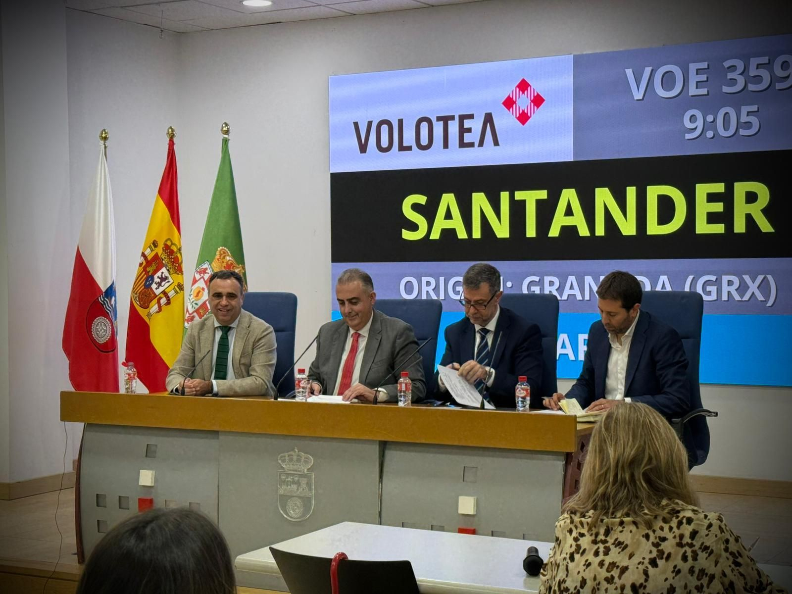 Presentación del vuelo entre Granada y Santander celebrada en la ciudad cántabra este jueves