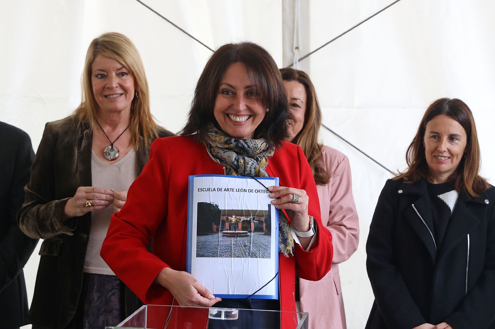 Fotografías de la colocación de la primera piedra de las obras de ampliación y reforma de la Escuela de Arte y Superior de Diseño León Ortega de Huelva